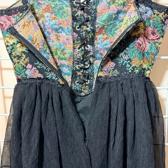 Floral Brocade Bustier dress with crinkle chiffon lined skirt - Picture 8 of 14